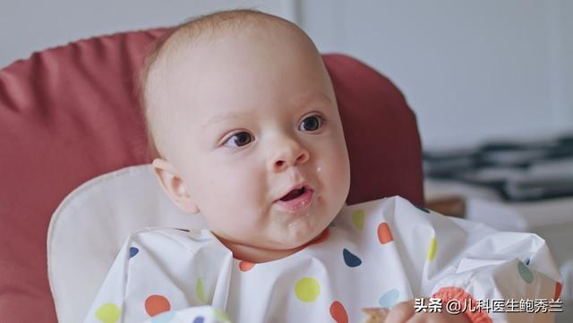 一岁三个月的男宝,每天几乎只吃母乳能行吗？