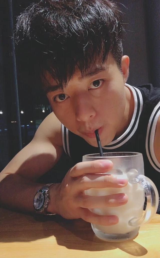 你认为喜剧演员何欢什么时候会走红