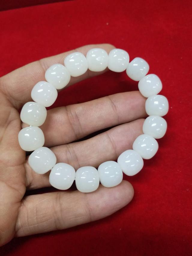 和田玉简介,和田玉与俄料，青海料，韩料的区别？