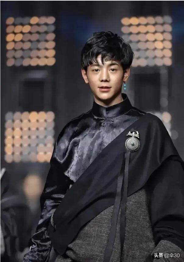 丁放:那些明星为什么都喜欢找丁真合影是为了蹭热度吗