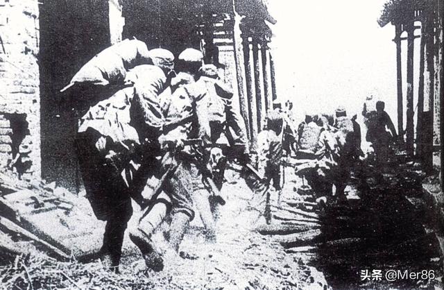 机枪池，李云龙上万人攻打平安城，日军仅八百个人，为何打了两天才拿下来