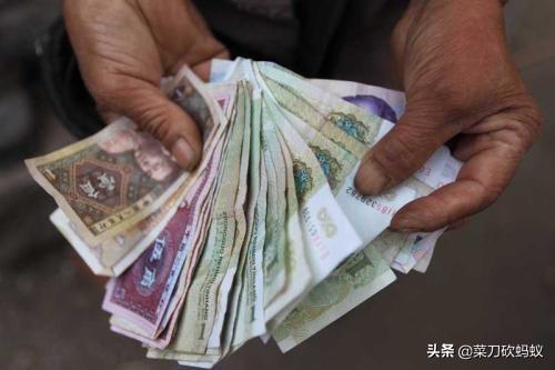 头条问答 - 大学生一个月800块钱生活费,父母还天天打电话骂我花钱多