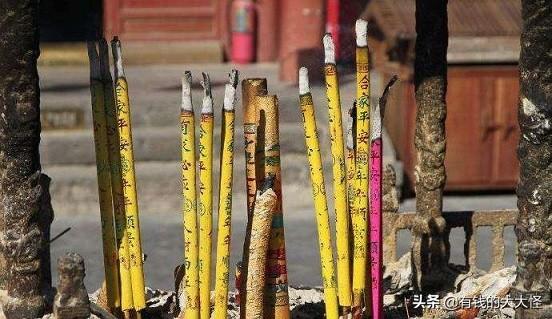 烧香时，为什么要点三根香？有什么讲究吗？