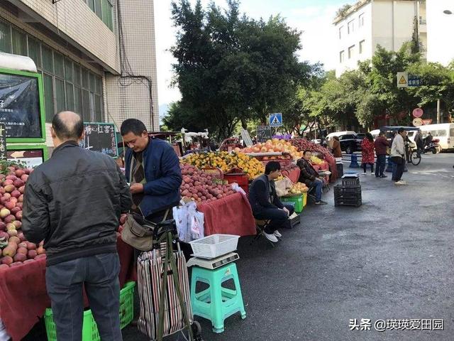 开局摆地摊卖大力:谁摆地摊赚钱了出来分享点经验？