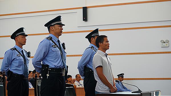 湖南碎尸案:湖南6岁女童遭邻居挥锄击碎头骨，男人行凶后跪拜，你怎么看？