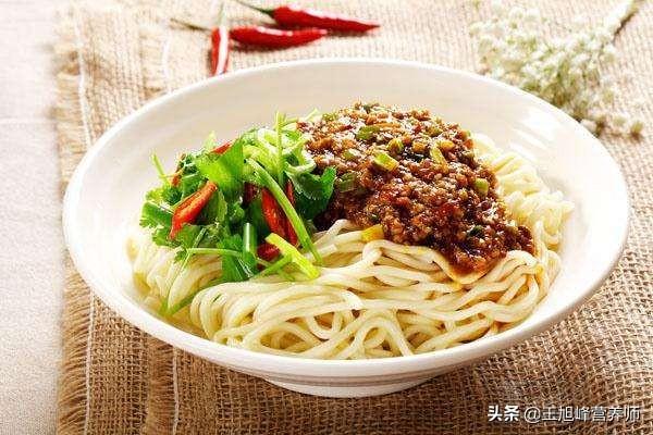 每天早餐吃面条，一个月后会怎么样？