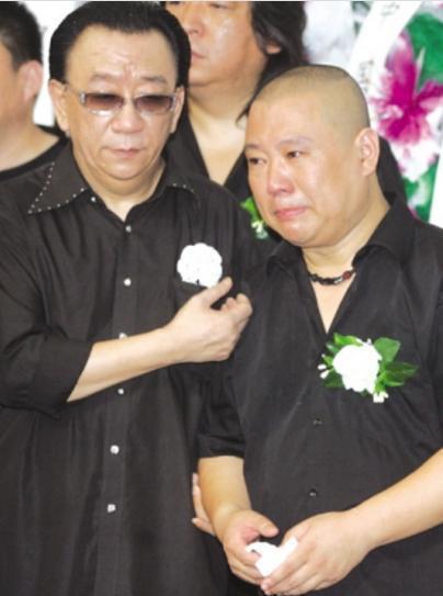 侯耀华徒弟:何云伟拜师侯耀华摆知了吗？业内认可他是明字辈的相声演员吗？