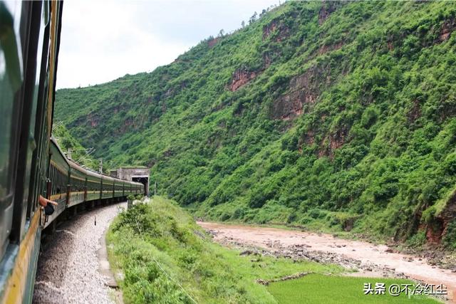 成都天宠网怎么样:让你去一趟四川旅游是选择开车自驾游还是坐火车风景游？ 成都宠来了怎么样