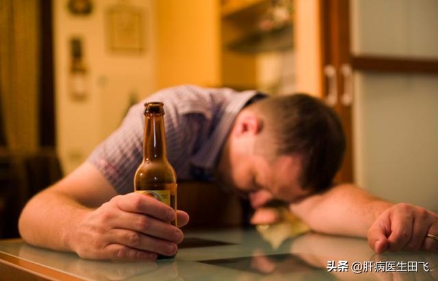 头条问答 长期喝酒的人肝脏出现损伤会出现哪些症状 肝病专家说的回答 0赞