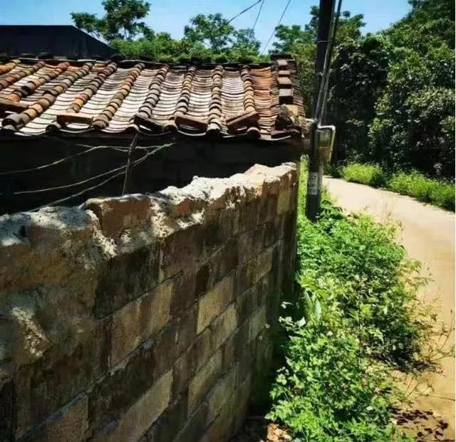 醉酒男子卡住孩子脖子十分危险，父亲持刀砍伤男子算正当防卫吗？