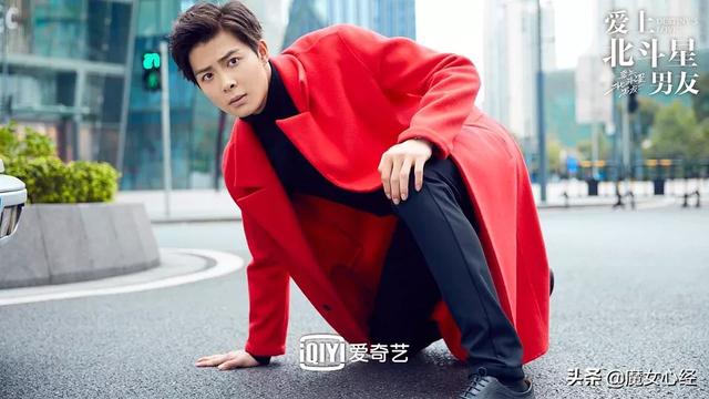 奥黛丽赫本演的电影:我想看一些时尚类的电影来提高服装品位，请问有哪些可以推荐的？