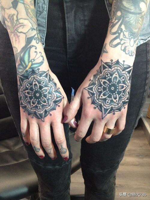 手上有纹身能找什么工作吗我是女的纹了半个手背的蝎子该咋找