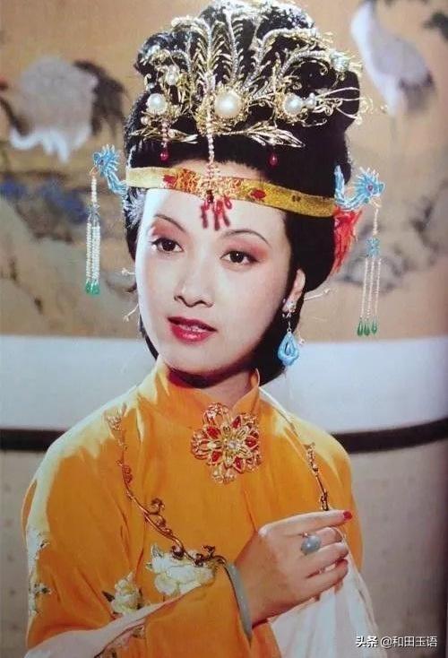 玉镯子什么时候不能带,中国人戴玉佩、玉镯子有什么讲究？