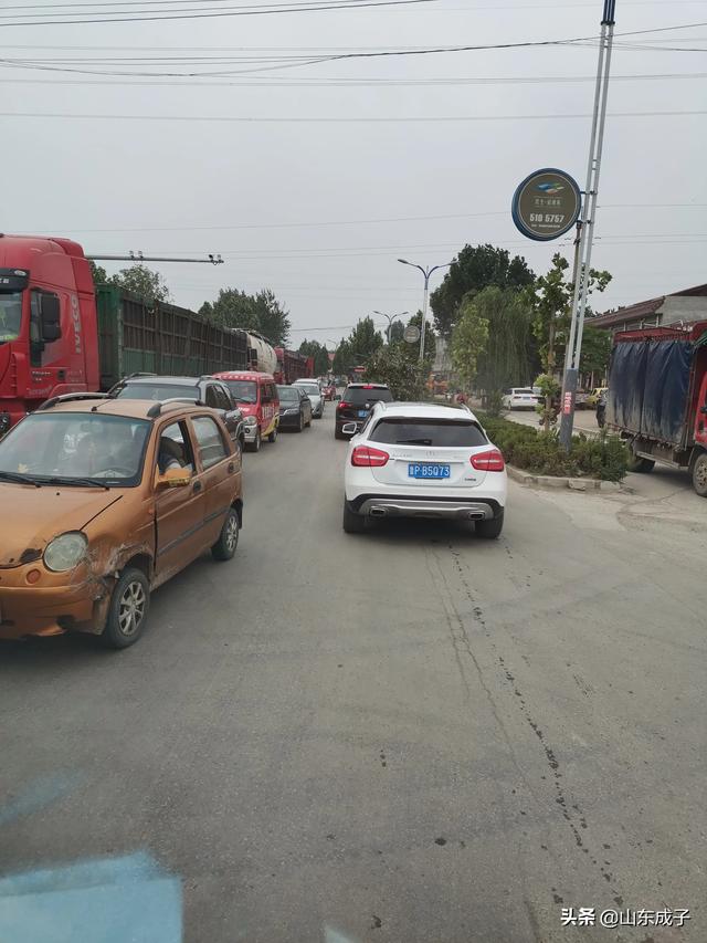 中国城市为什么天天堵车。是车多还是没规划好？