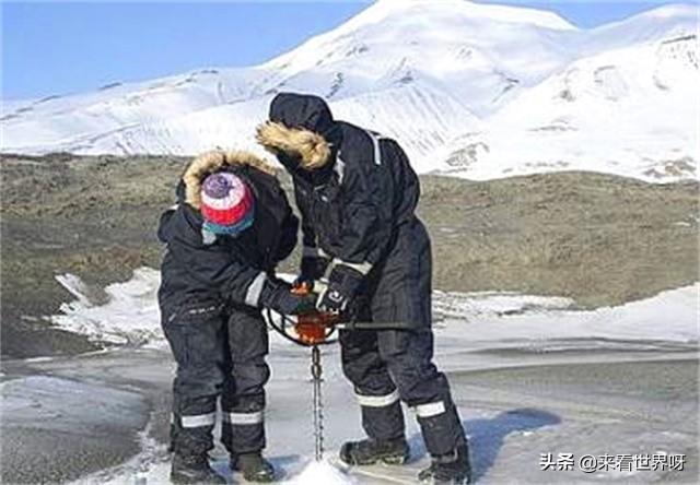 南极几千米下的冰下湖泊中,发现了生命体的存在,这意味着什么？