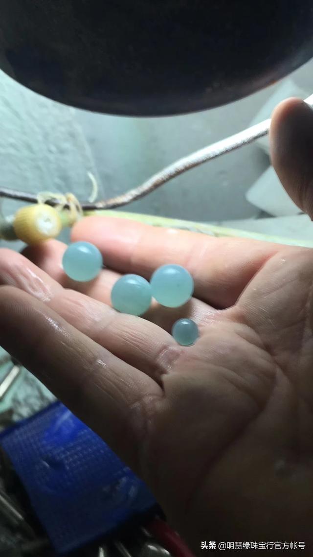 销售翡翠如何夸赞翡翠,为啥有人说玩翡翠时买者如鼠，卖者如虎？