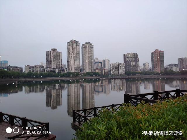 疫情下,爱国热情高涨。我们爱国,应该先从哪里做起呢？