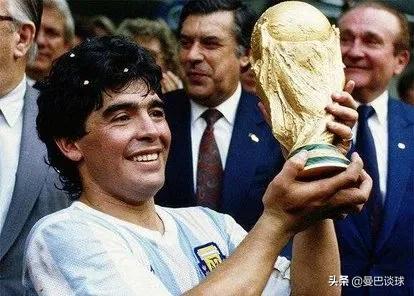 迄今为止，足球史上最难超越的十大巨星球员都有谁？插图34
