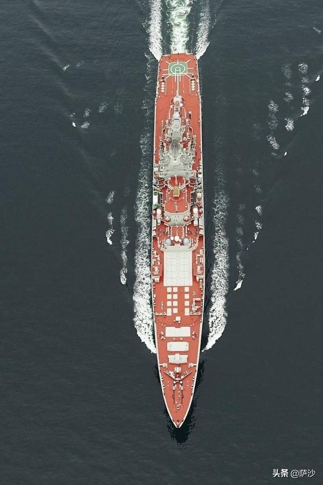 轮船底部为什么涂成红色，为什么俄罗斯海军的舰艇甲板要涂装鲜艳的橘红色