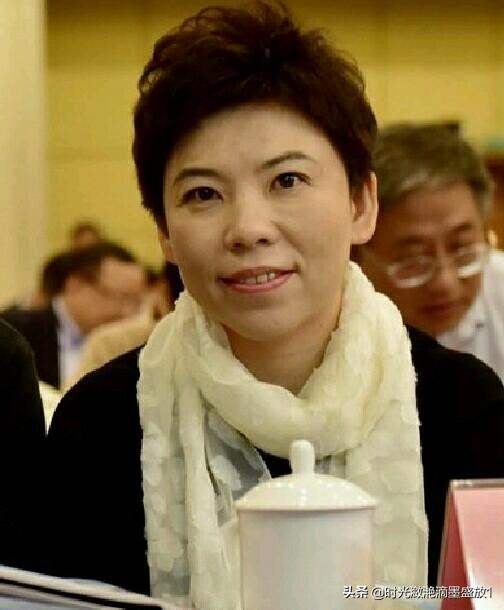 邓亚萍国籍:曾经成绩辉煌的邓亚萍，如今过得怎样