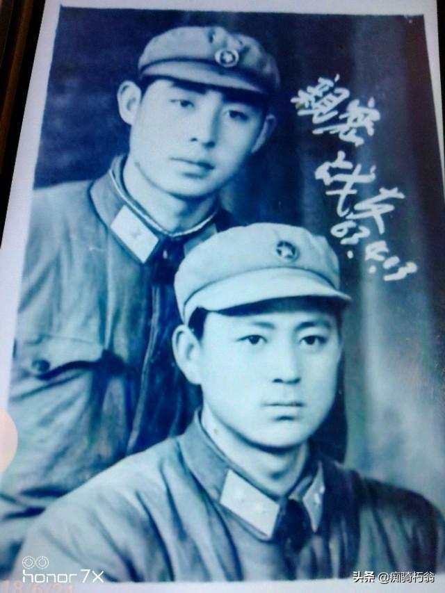 父亲60年代的军装照,这是什么军衔？