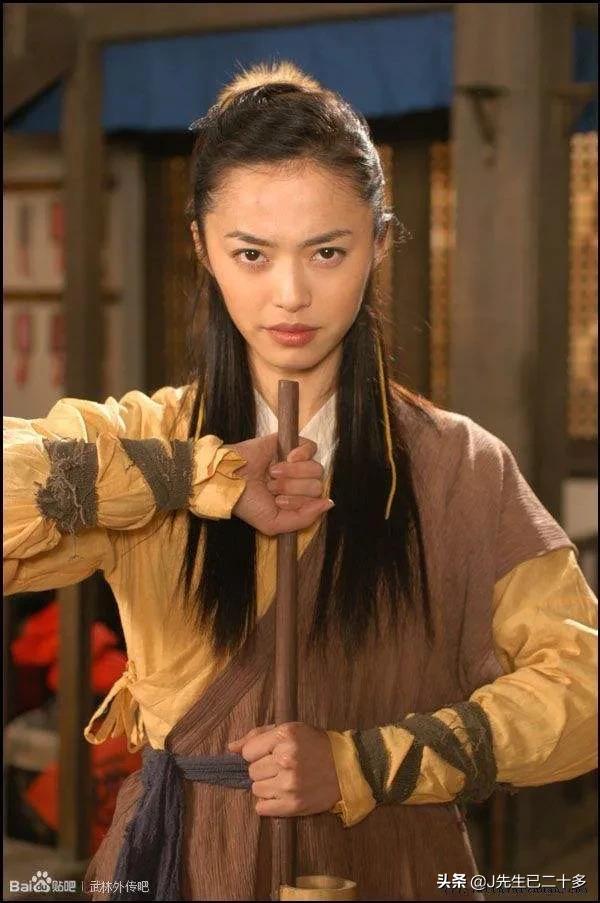 《武林外传》导演是不是就从衣服上暗示郭芙蓉从第二集生病后就死了？