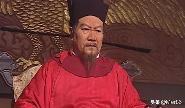 《水浒传》里开封府尹敢保下林冲性命,只判了个发配之罪,他不怕得罪高俅吗？