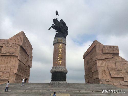 斯琴毕力格:第一次来鄂尔多斯，能说下这里的历史么？