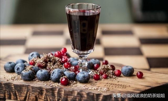 蓝莓干红酒多少钱一瓶，有没有人知道蓝莓红酒是什么