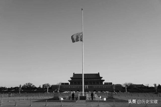降半旗致哀的人有哪些:下半旗志哀的传统由来是什么？