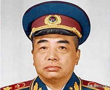 美国五星上将麦克阿瑟是怎样被解职的？为什么？插图22