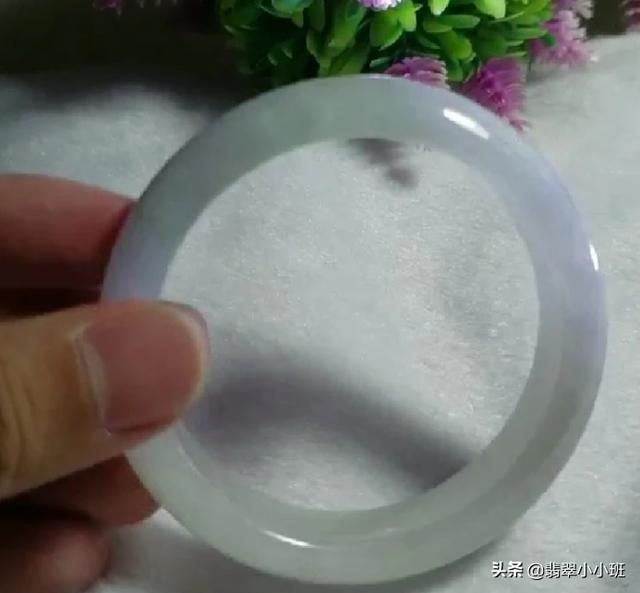 糯化种手镯大概多少钱一只,这样的翡翠手镯大概多少钱？