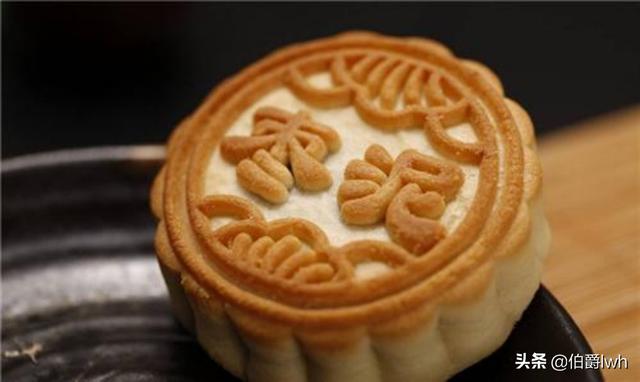 月饼口味大战低糖引领流行，中秋节又快到了，吃货们可否聊聊喜欢吃的月饼和各种奇葩的月饼