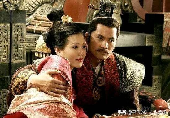 李佳琦给金靖过生日:老婆的生日要到了送什么呢！贵了又买不起几百的又不知道买什么