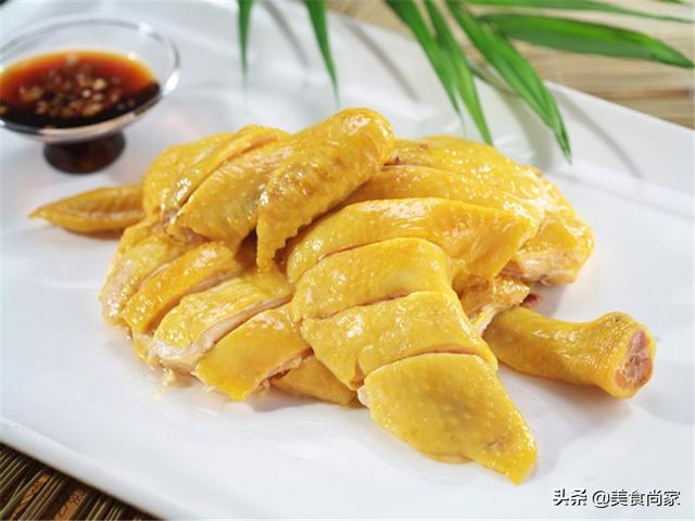 白切鸡怎么做最好吃，上海名菜白斩鸡是怎么做的小绍兴的白斩鸡有什么与众不同的地方