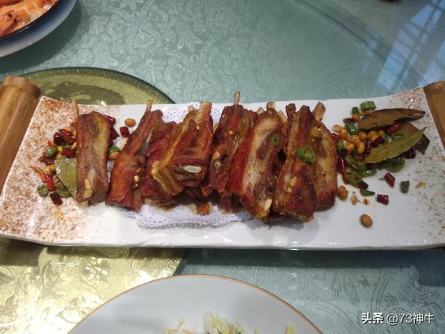 武汉男子当街生火烤狗:广东阳江一中校友用10头猪回馈母校，你怎么看？ 武汉当街烤狗后续
