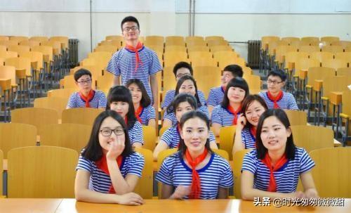 报告狗班长112:我是大一新生，当了班长，还要不要加入学生会，求学长学姐解答？