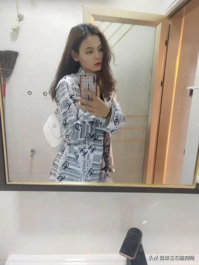 1万左右翡翠手镯图片,云南翡翠手镯一万多可信吗？