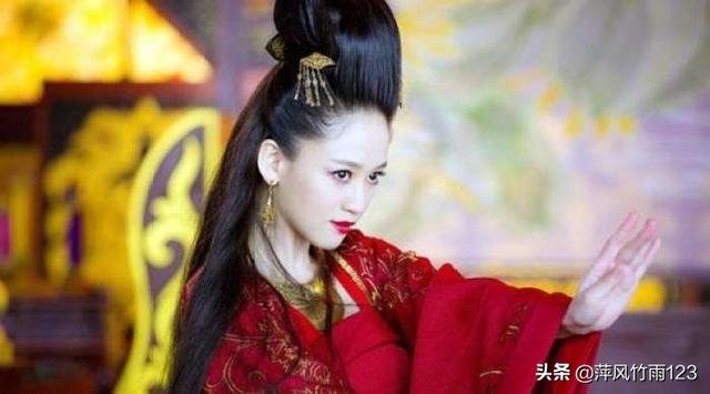 酷毕犬舍:大衣里面穿什么？冬日怎么穿搭才能美出天际？