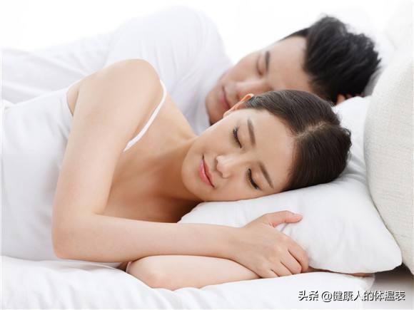 陈佳佳 林志颖:你们穿高跟鞋的时候，是脚后跟着地还是脚掌着地，还是同时着地？