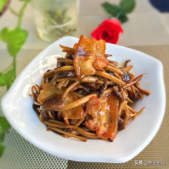 茶树菇炒肉,茶树菇炒五花肉怎么做才好吃？