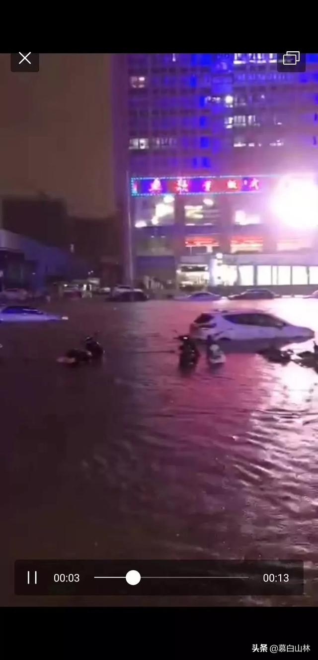 郑州暴雨看见龙，实拍暴雨前的郑州，场面堪比科幻大片, 你怎么看