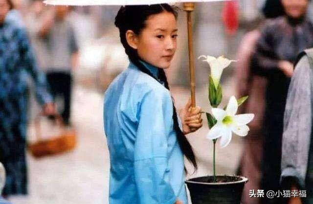 巩新亮低胸:有没有哪个女明星刚出道很美，但很快就长老长残了的？