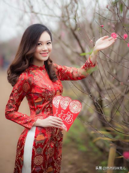 周冬雨同学发声:本人一直是个平胸的人，怎么办呢