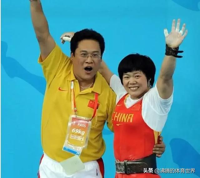 中国体坛都有哪些毁誉参半的冠军教练？怎样评价他们的历史地位？