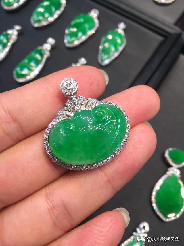 翡翠色是什么色,翡翠的颜色有哪几种啊？哪一种颜色好看啊？