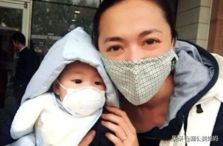 台湾男子搭火车拒戴口罩，外出复工坐动车得带上2岁的宝宝，宝宝不带口罩，怎么办？