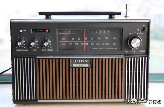 八十年代神秘小飞机，七八十年代用的收音机都是什么牌子，性能和价格怎么样