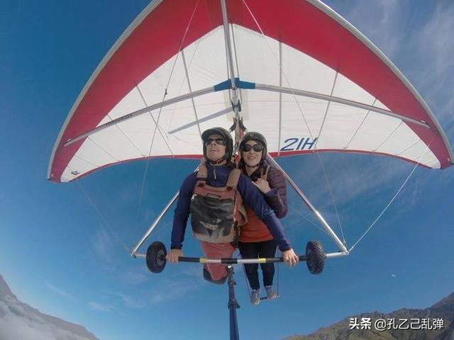 滑翔伞死亡率，青岛：滑翔伞坠落山谷两人重伤，游客质疑教练资质, 你怎么看