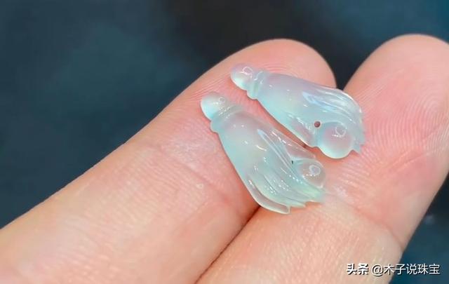 2000块的玉镯是真的吗,2000元能买个什么样的翡翠？